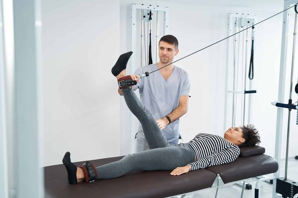 Comment les arts martiaux peuvent-ils être intégrés dans un programme de réhabilitation après une blessure?